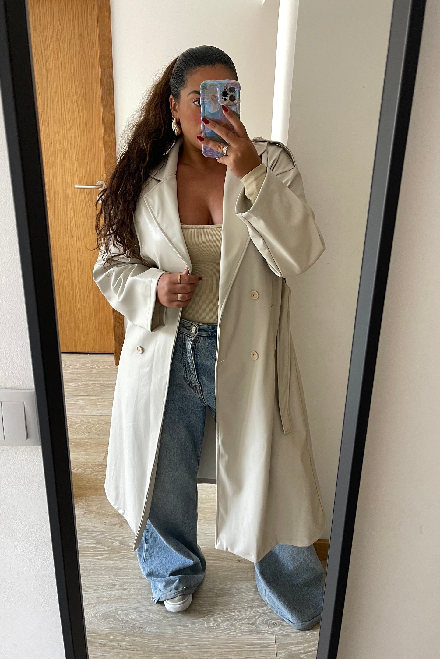 TRENCH COAT AURA