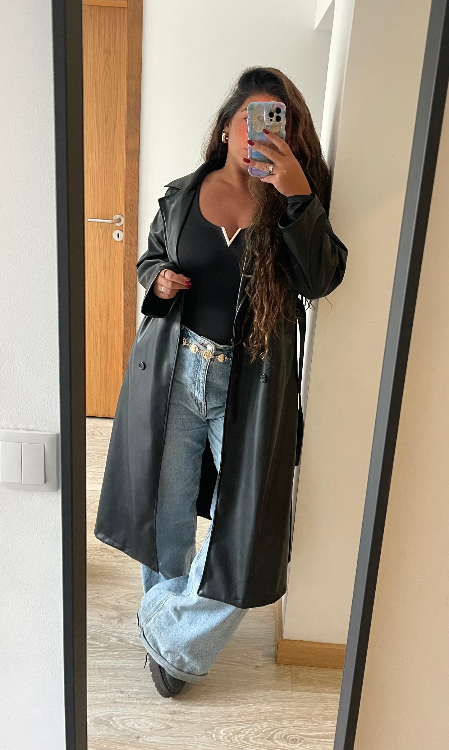TRENCH COAT AURA