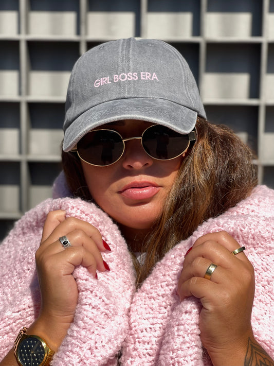 BONÉ GIRL BOSS