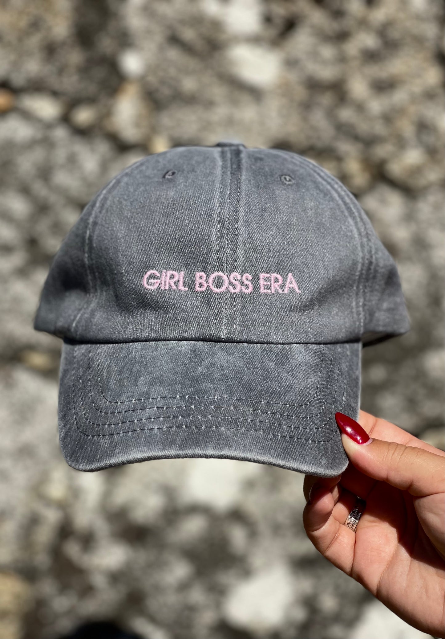 BONÉ GIRL BOSS
